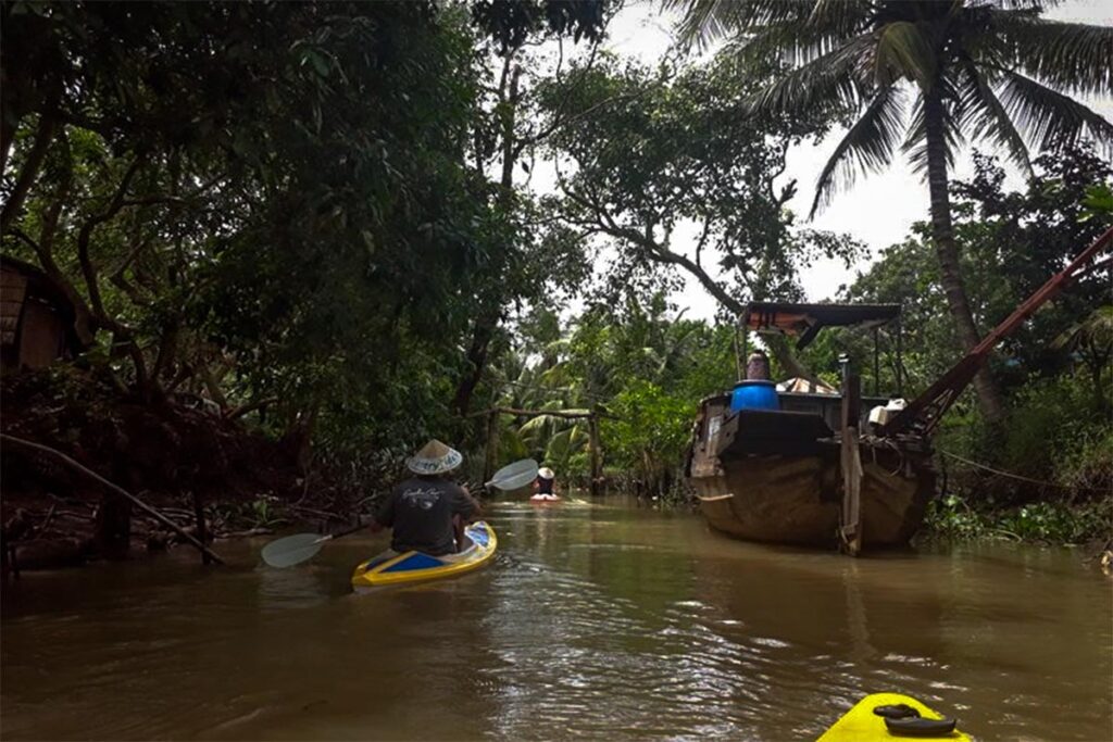 kayak in vietnam nel delta del mekong